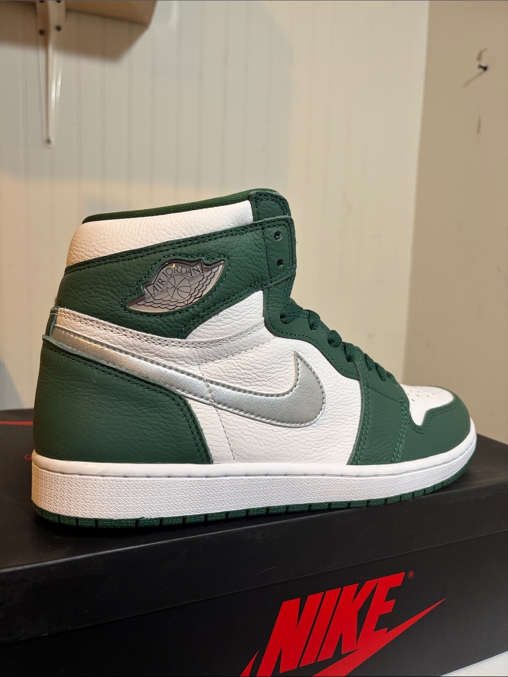 Jordan 1 Retro GorgeGreen/Metallic Silver BNIB. W/Extra white Laces DZ5485-303